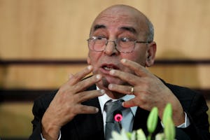 دکتر عبدالفتّاح عمر، ۱۳۹۰-۱۳۲۱ (۲۰۱۲-۱۹۴۳). عکس از فدراسیون بین المللی جامعه های حقوق بشر.