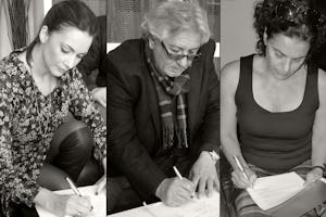 سه شخصیت سرشناس رومانیایی دادخواستی را امضا میکنند که از حکومت ایران میخواهد حقوق بنیادین انسانی بهائیان را به آنها اعطا کند. آنها از چپ به راست عبارتند از گویندۀ خبر تلویزیونی آندرئا برکلئانو؛ موسیقیدان اوویدیو لیپان تنداریکا؛ و بازیگر مایا مورگنشترن.