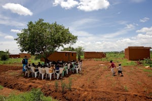 Una reunión bahaí en la República Democrática del Congo. La Casa Universal de Justicia ha anunciado la construcción de una nueva Casa de Adoración nacional bahá'í en ese país.