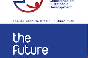 جلد جزوهای برای کنفرانس ۲۰۱۲/۱۳۹۱ ملل متّحد دربارۀ توسعۀ پایدار نشان ریو+۲۰ را برجسته میسازد. این نشان سه جزء توسعۀ پایدار یعنی عدالت اجتماعی، رشد اقتصادی و حفظ محیط زیست را که به شکل یک کره به هم مرتبط شدهاند نشان میدهد.