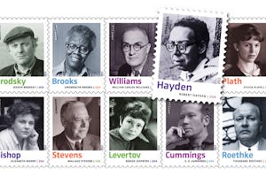 تصویر شاعر، رابرت هایدن، (۱۳۵۸-۱۲۹۲/۱۹۸۰-۱۹۱۳) بر یک تمبر پستی تازه منتشر شده توسّط سرویس پستی ایالات متّحدۀ آمریکا.