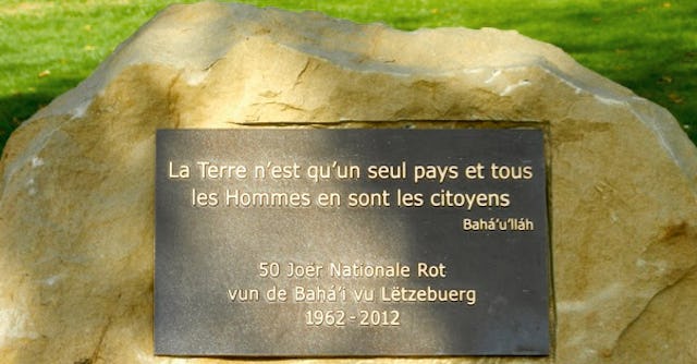 The commemorative stone cites, in French, the famous quotation from Baha'u'llah, "The earth is but one country, and mankind its citizens."