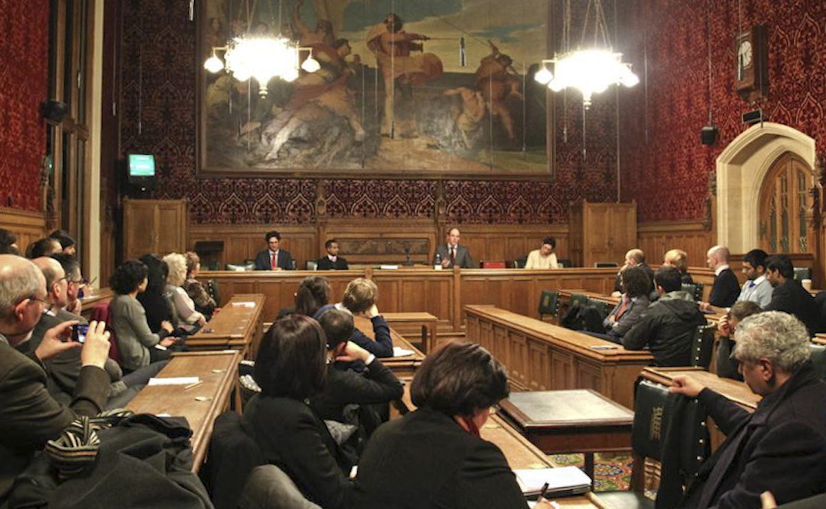 میزگردی از کارشناسان حقوق بشر در سمیناری که برای بررسی مسئلۀ دسترسی به آموزش در ایران روز ۲۸ آذر (۱۸ دسامبر) در پارلمان بریتانیا برگزار شد سخنرانی کردند.