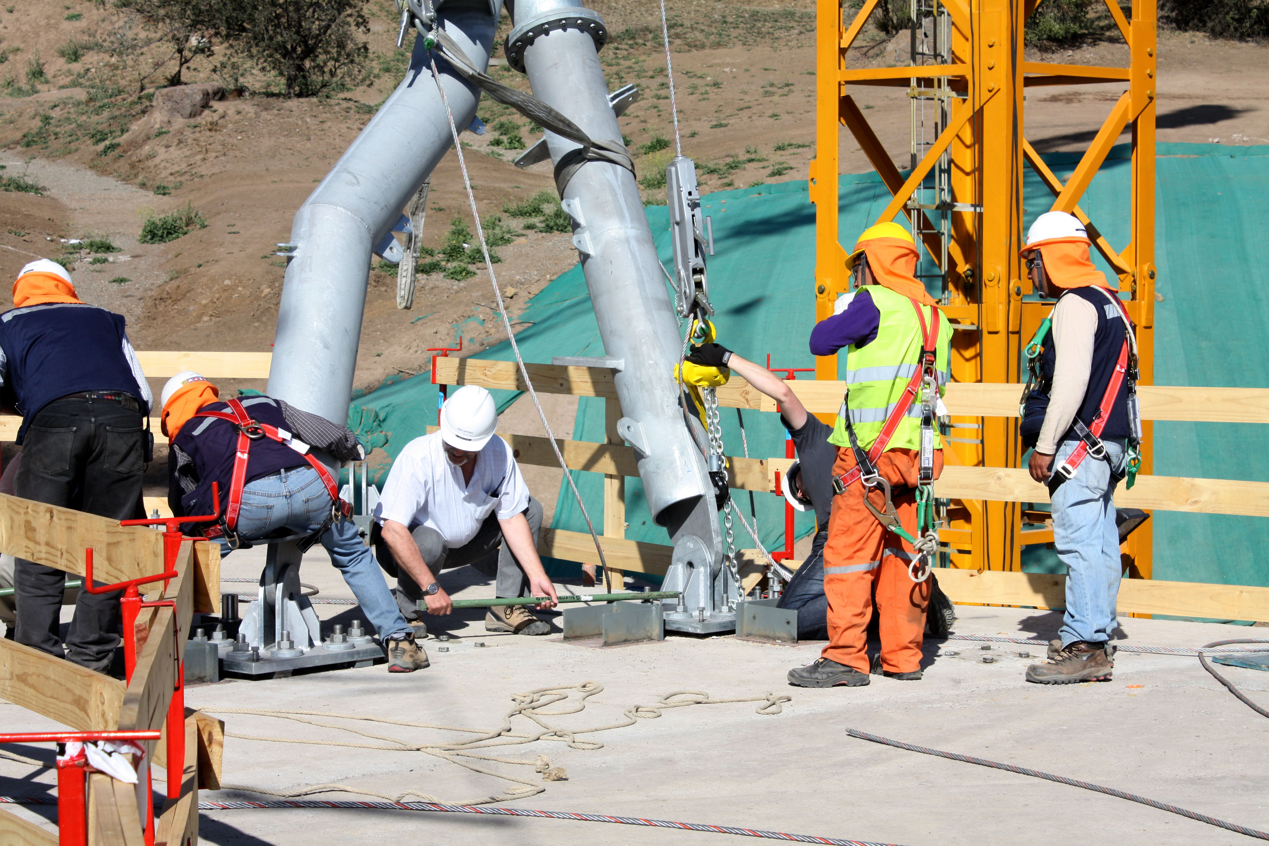 Anchoring of the steel structure of the superstructure to the concrete Mezzanine of the Temple.