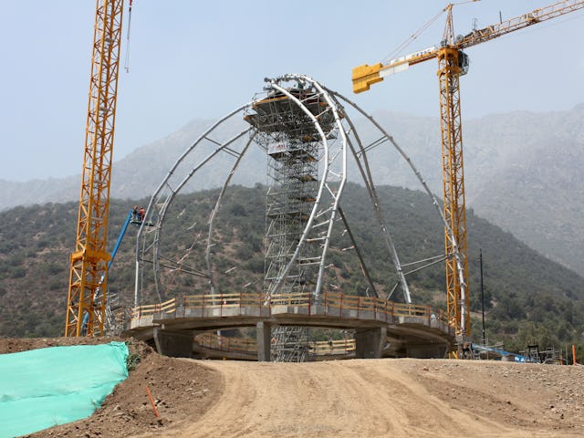 Installation of the steel structure of the 9 wings of the superstructure.