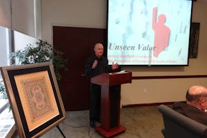 دکتر ويليام وندلی، دبيرکلّ "اديان برای صلح جهانی"، در حال سخنرانی در نشست «قهرمانان گمنام» اقدامات دلیرانۀ میان ادیان برای ترویج آزادی دين یا عقیده» که روز ۱۵ مه در دفتر جامعۀ جهانی بهائی در نيويورک برگزار شد.