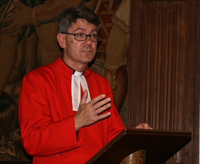 The Reverend Andrew Tremlett, Canon of Westminster and Rector of St. Margaret's, welcomes participants to the commemorative gathering at Westminster Abbey, 27 May 2014, marking the sixth anniversary of the imprisonment of Iran's seven former Baha'i leaders.