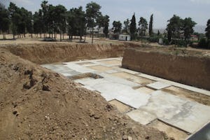 برنامه سپاه پاسدارن برای ساختن یک مجتمع ورزشی و فرهنگی شامل کتابخانه، مسجد، رستوران، آمفی تئاتر، مهدکودک و سالن ورزشی بار دیگر از سر گرفته شده است. تخریب این گورستان از اردیبهشت (آوریل) امسال و با خاکبرداری وسیع و کم عمقی از این محل آغاز شد. این خاکبرداری بعد از گزارش رسانههای بینالمللی و همچنین ابراز نگرانی دولتهای مختلف، متوقف شده بود.