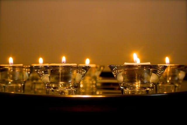 On 27 May 2014, seven candles were lit by the representatives of the UK's major religions at a gathering at Westminster Abbey, each representing one of Iran's imprisoned former Baha'i leaders.