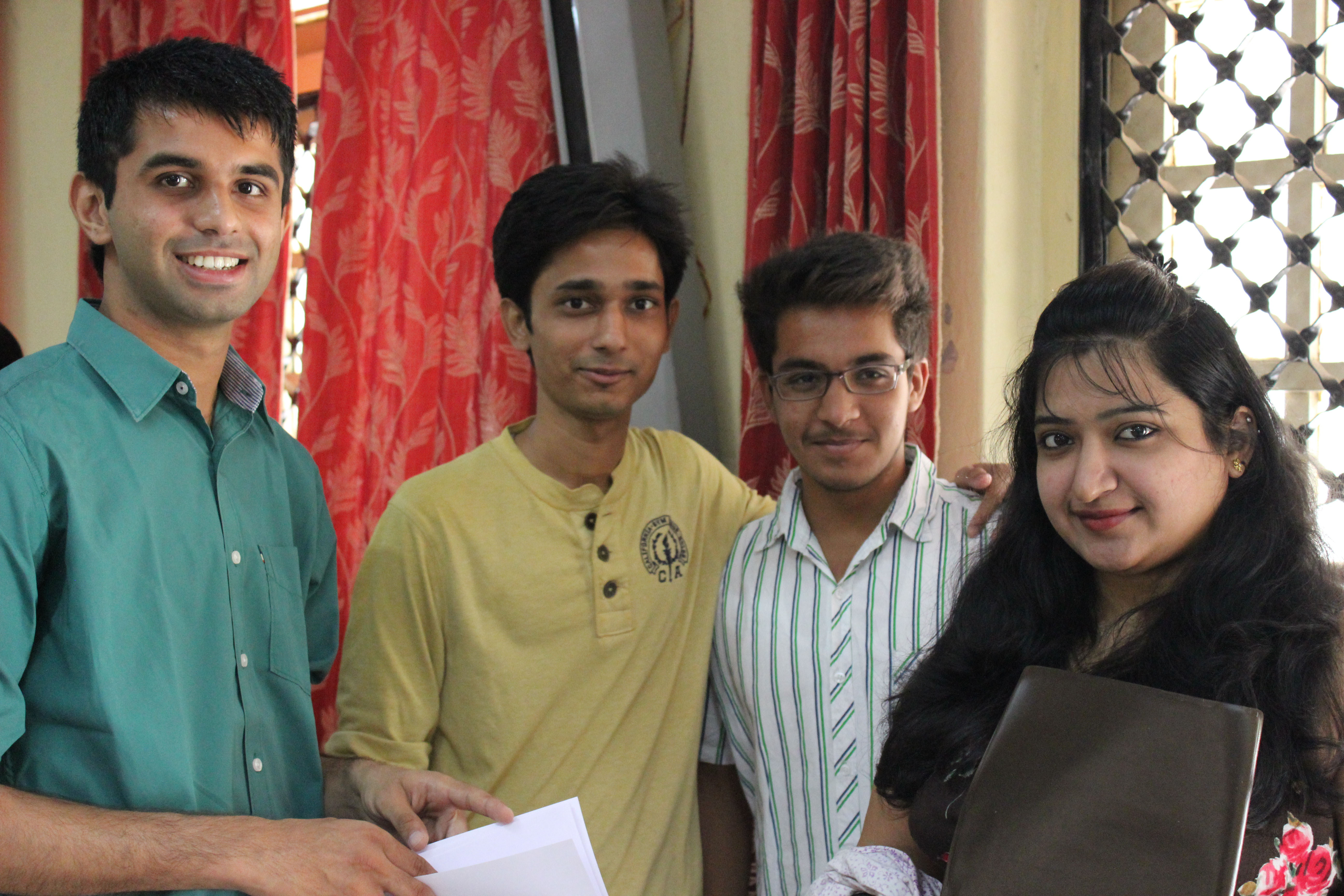 Participants in a break at the seminar.