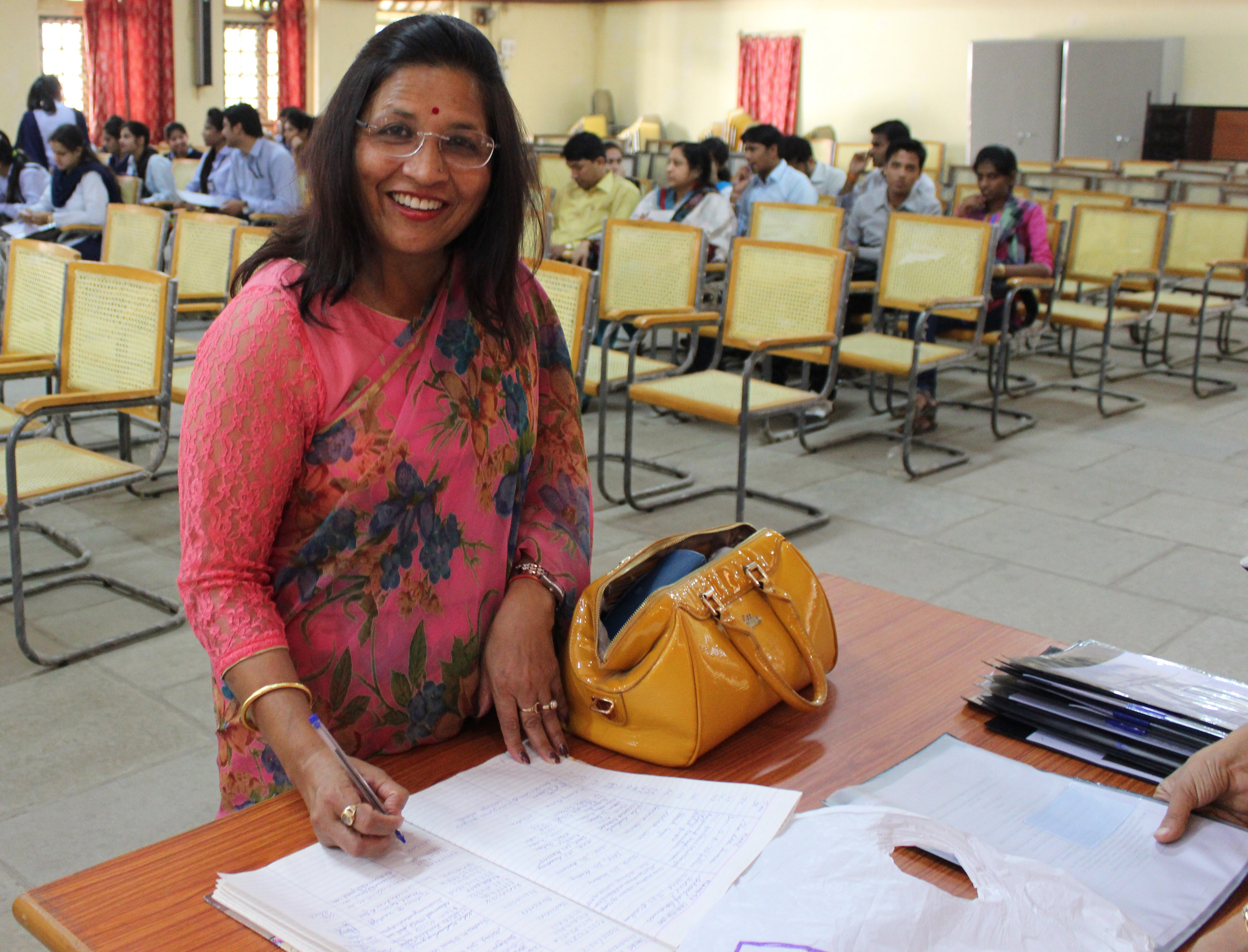 A faculty member registers for the seminar.