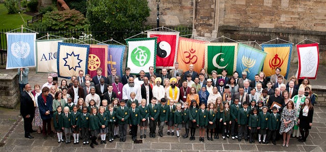 نمایندگان ٢٤ گروه دینی در همایش «ایمان به آینده» در بریستُل از هشتم تا نهم سپتامبر شرکت کردند.
