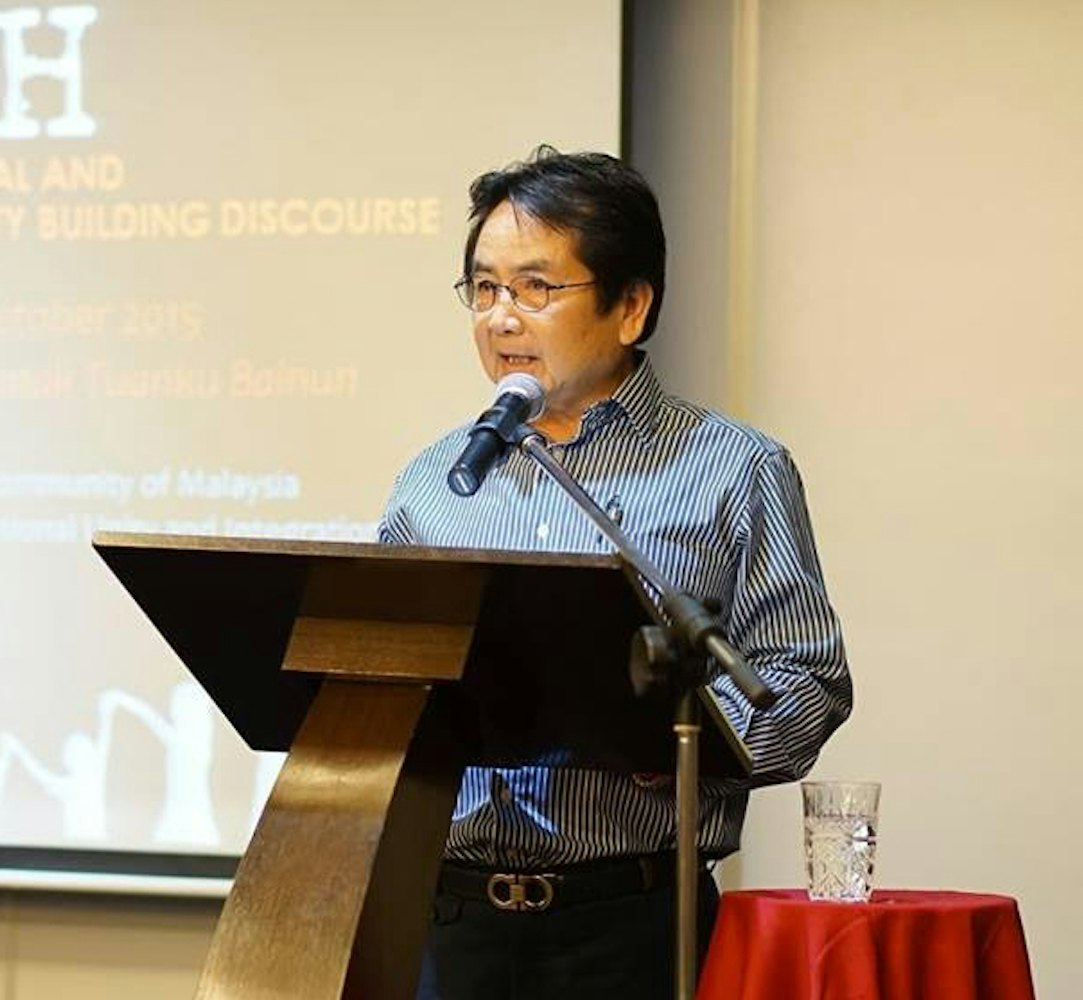 عضو پارلمان مالزی، آقای تان سِری داتُک سِری پانگلیما جوزف کوروپ (Tan Sri Datuk Seri Panglima Joseph (Kurup ، در حال سخنرانی (عکس: جامعۀ بهائی مالزی)