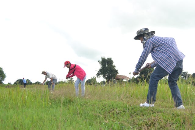 Community members work together to prepare the land for the groundbreaking of the Baha’i House of Worship in Battambang.