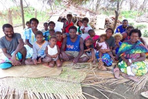 Los bahá'ís de la aldea de Lenkanal demostraron una gran valentía y resistencia después del devastador ciclón de marzo de 2015