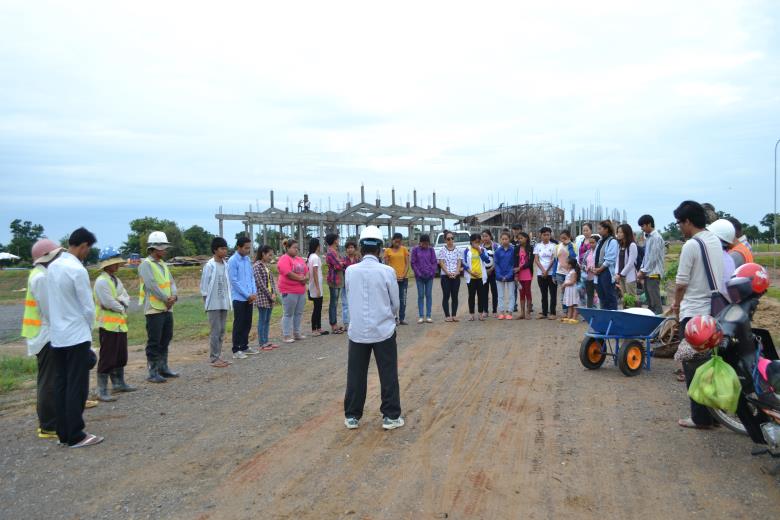 The tree-planting project began with prayers in the early morning.