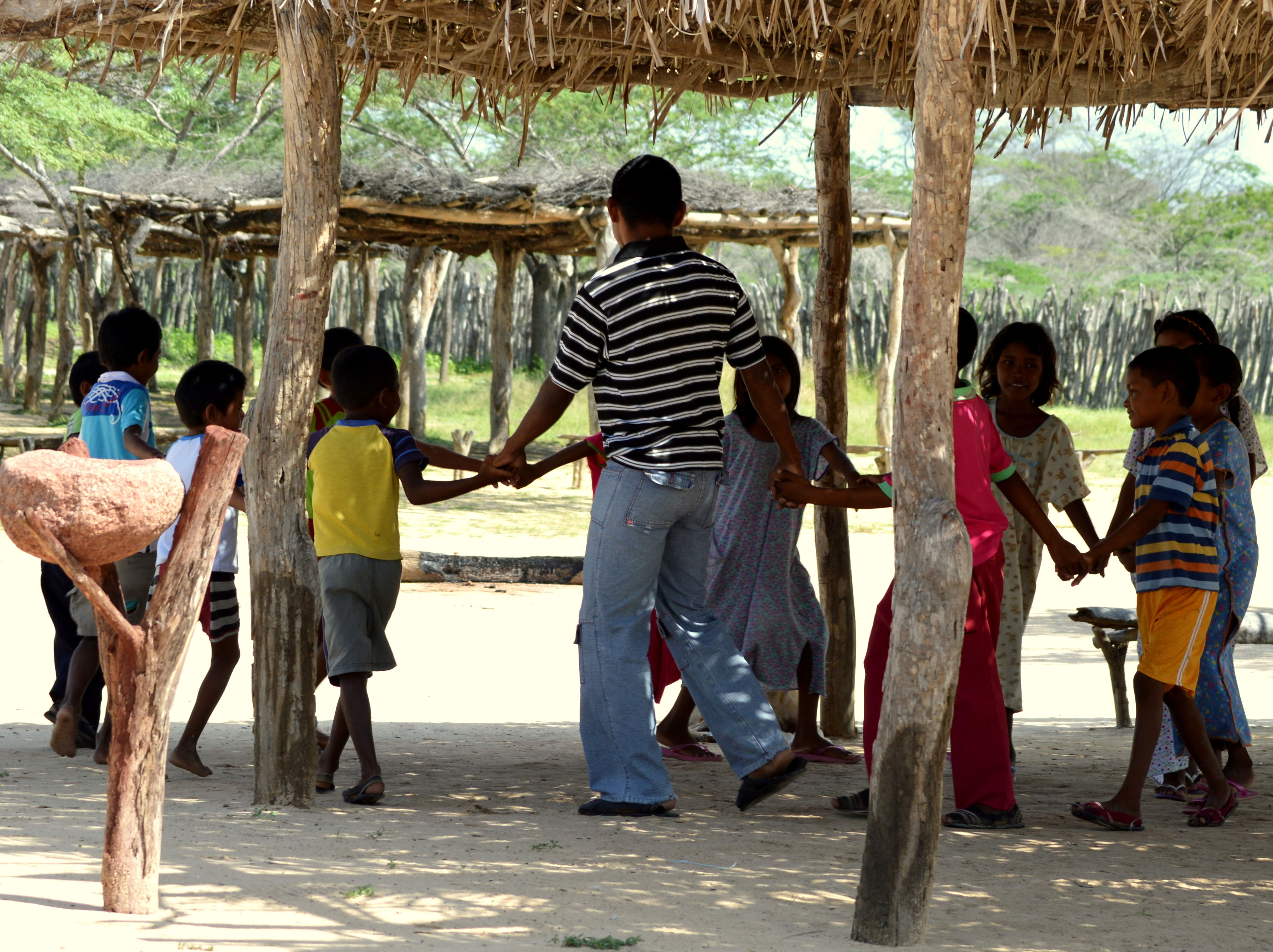 تشکیل کلاس‌های رشد آموزشی و اخلاقی جوانان همواره از دستاوردهای جامعۀ بهائی در جهت کمک به بهبود و ایجاد صلح در جامعه بوده است.
