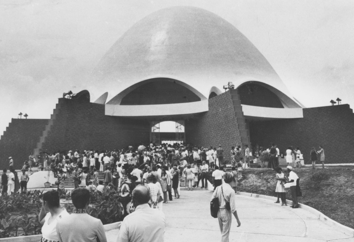 Visitors at the dedication of the Bahá’í House of Worship in Panama—the Mother Temple of Latin America—in 1972