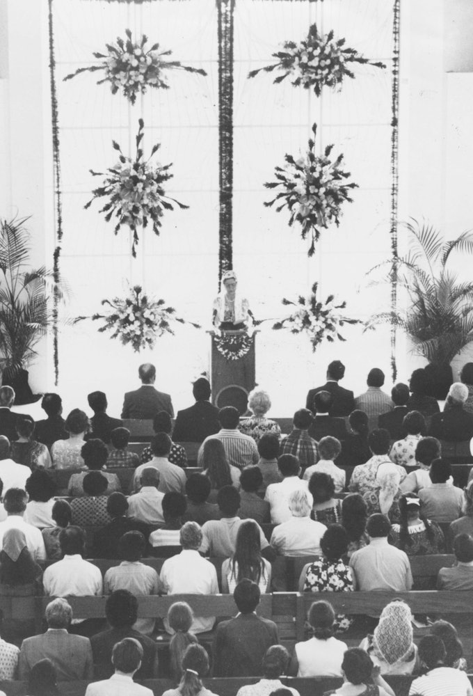 Amatu'l-Bahá Rúhíyyih Khánum addresses the audience at the dedication of the Baha’i Temple in Panama in 1972