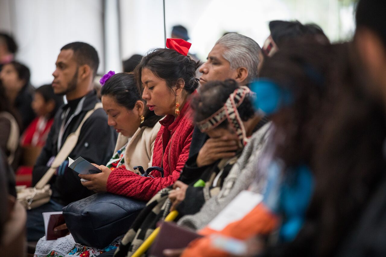 برگزاری جلسه دعای سحرگاهی در محل مشرق الاذکار برای نمایندگان اقوام بومی نقاط مختلف آمریکای جنوبی.