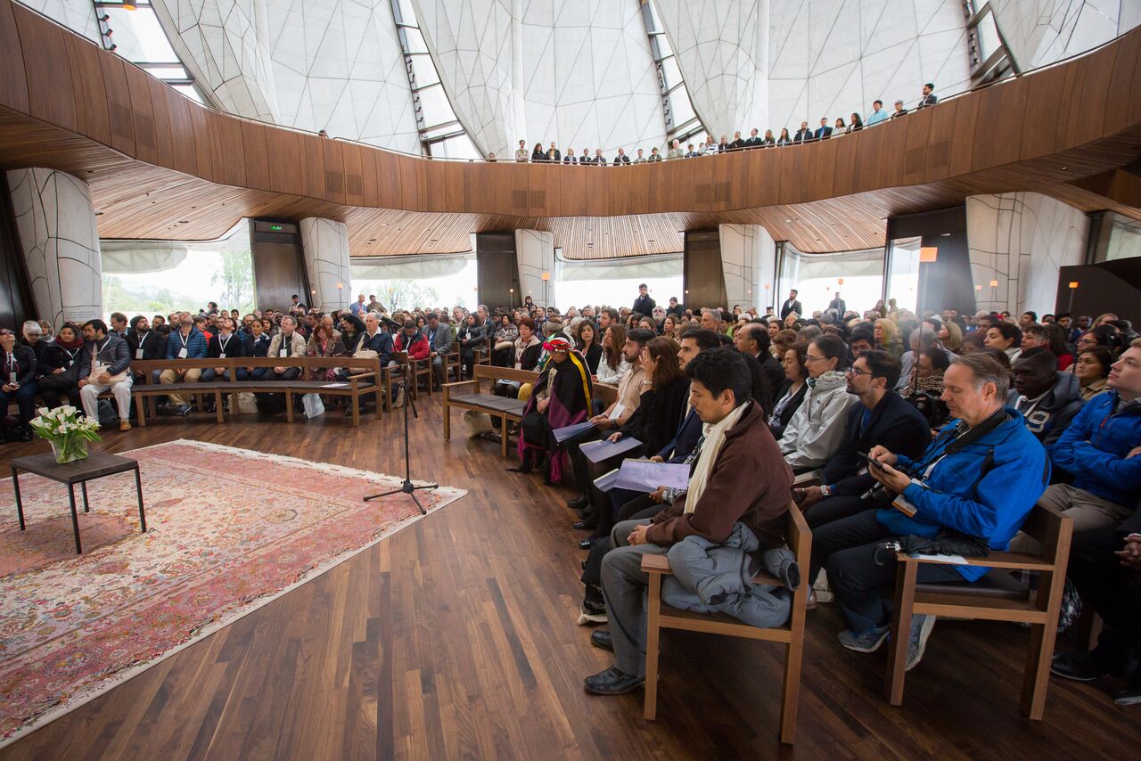 برگزاری جلسه دعای ویژه برای گروهی از شرکت کنندگان کنفرانس که برای اولین بازدید خود در معبد حضور داشتند.