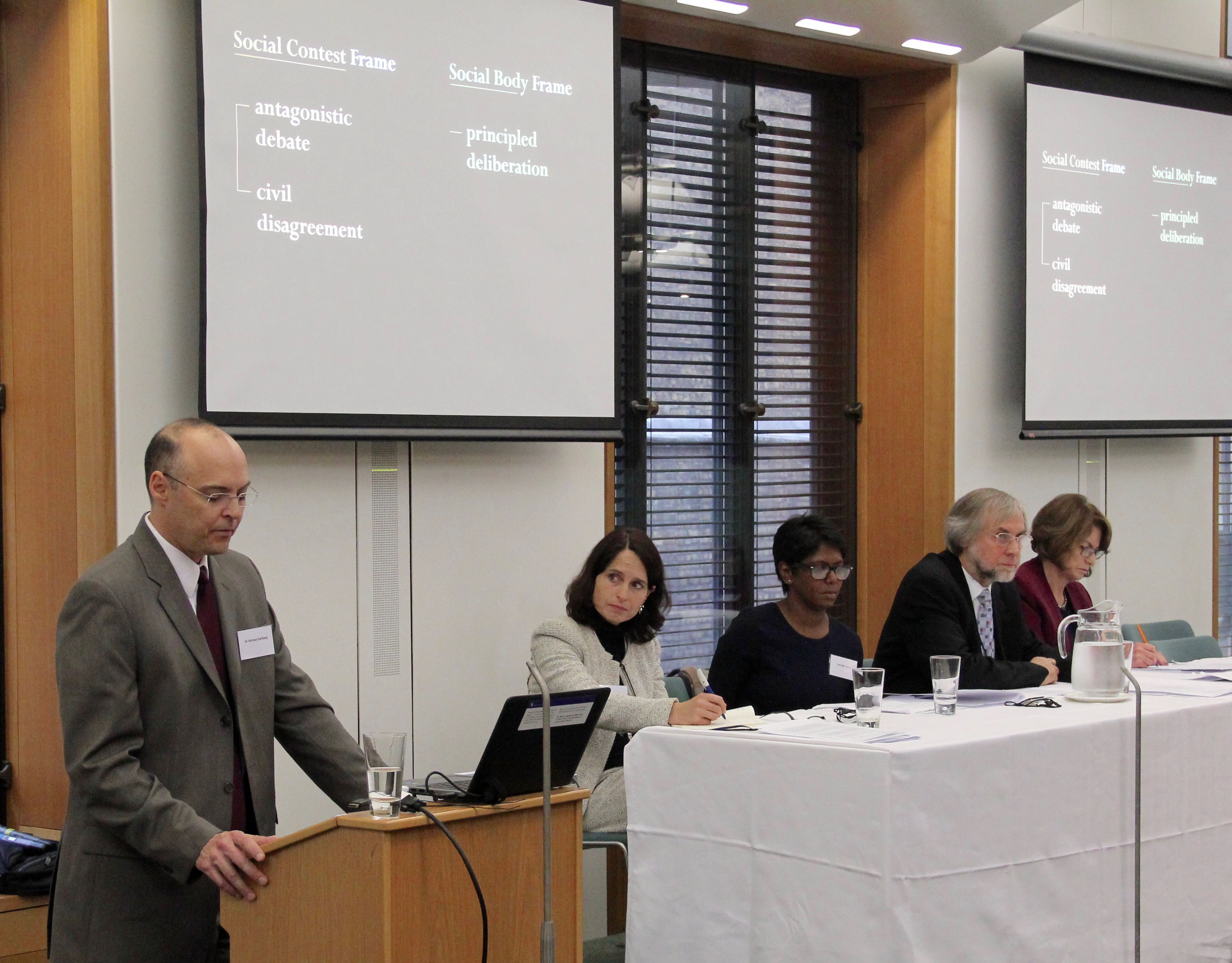 پروفسور مایکل کارلبرگ اظهار داشت: «آنچه نیاز داریم مدل پیچیده تر و کاملتری از گفتمان عمومی است که بیانگر این درک باشد که همه اعضای یک پیکر اجتماعی بهم‌وابسته هستیم.»