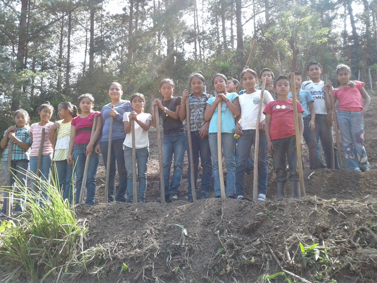 A group of seventh graders learning about preparing orchard plots for planting crops as part of the SAT program in Honduras