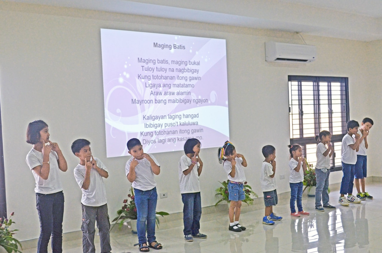 Children singing at a Ridvan celebration in Manila, Philippines