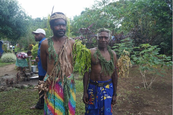 Kasow Nupow (left), representative of Yapinap, an indigenous belief system of Tanna, chanted a traditional song: "We are all children of Kal'm'Naow." This means that everyone originates from the same source. The Yapinap tradition contains the prophecy about the ultimate unification of all peoples. Chief Noakawit (right), read a Tannese traditional quotation that translates to: "We must have love and respect for each other."