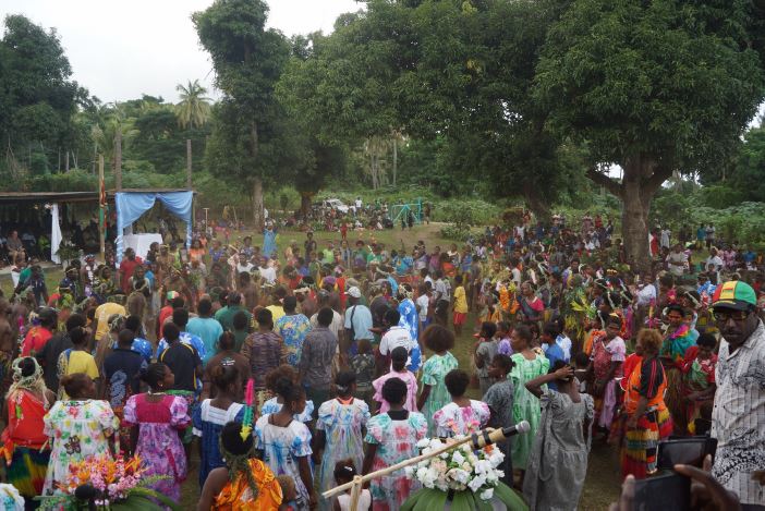 Over a thousand participants gathered at the unveiling of the Temple design, including dignitaries and visitors from neighboring islands.