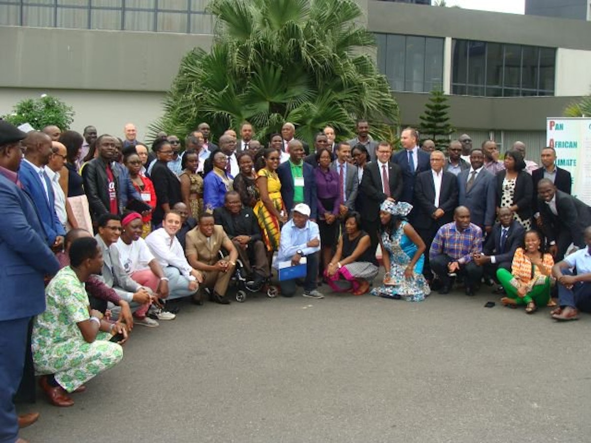 La reunión de consulta regional para los Grupos Principales y Actores de África, celebrada los días 10 y 11 de junio de 2017 en Libreville (Gabón). El representante de la Comunidad Internacional Bahá’í (CIB),  Solomon Belay, aparece sentado, el tercero por la izquierda..