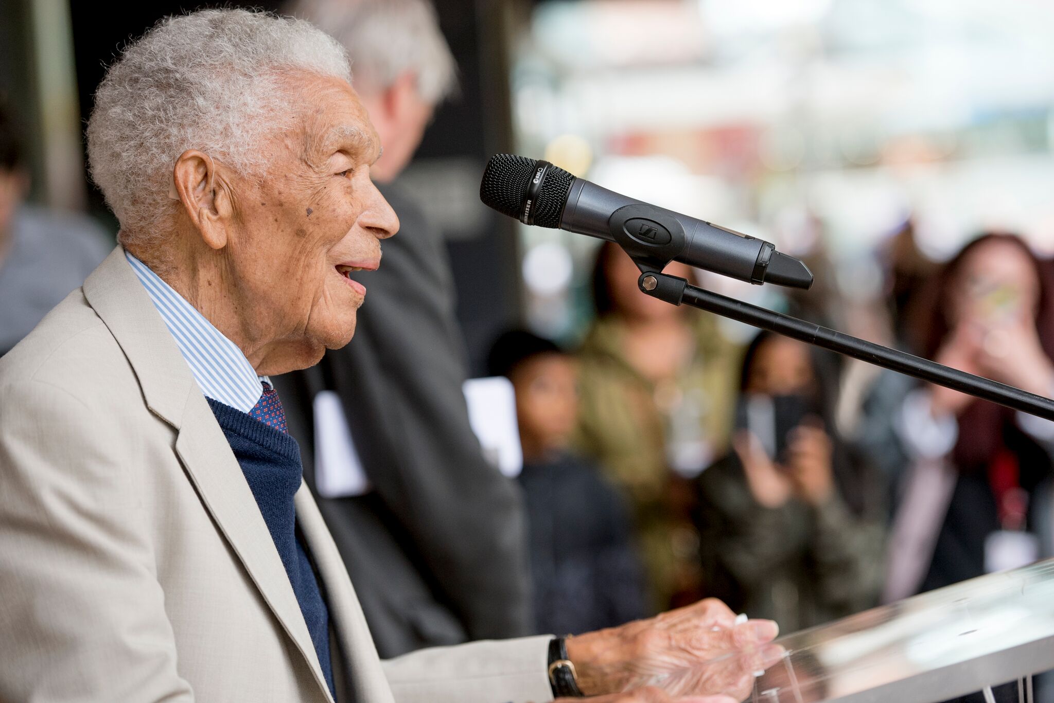 Earl Cameron speaking at a recent event honoring the groundbreaking 19th century black actor Ira Aldridge on 3 August 2017. (Photo: University of Warwick)