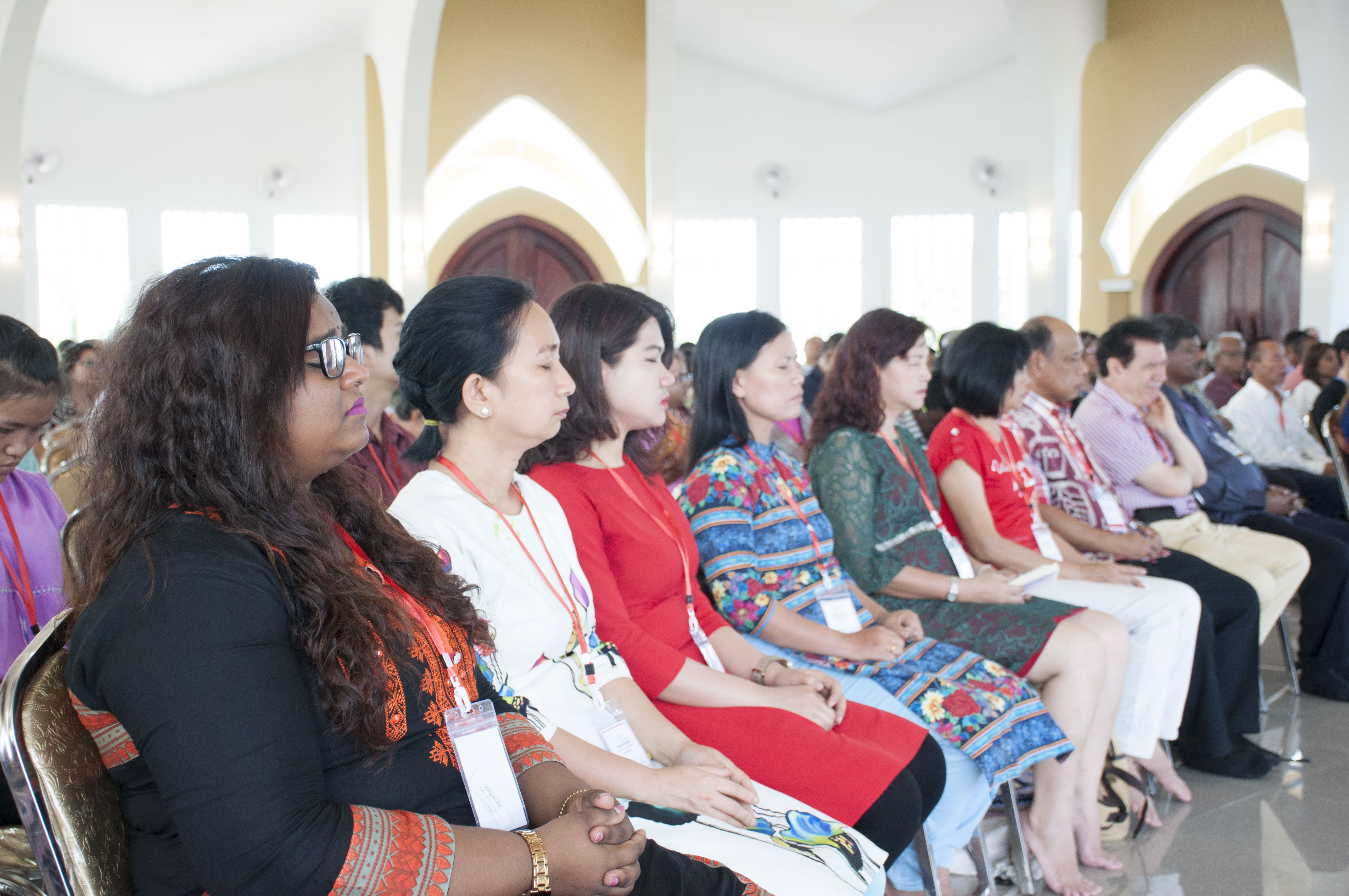 میهمانان در یک برنامۀ نیایش شامل دعا و مناجات، قطعاتی از آثار مقدسه و سرود شرکت کردند.