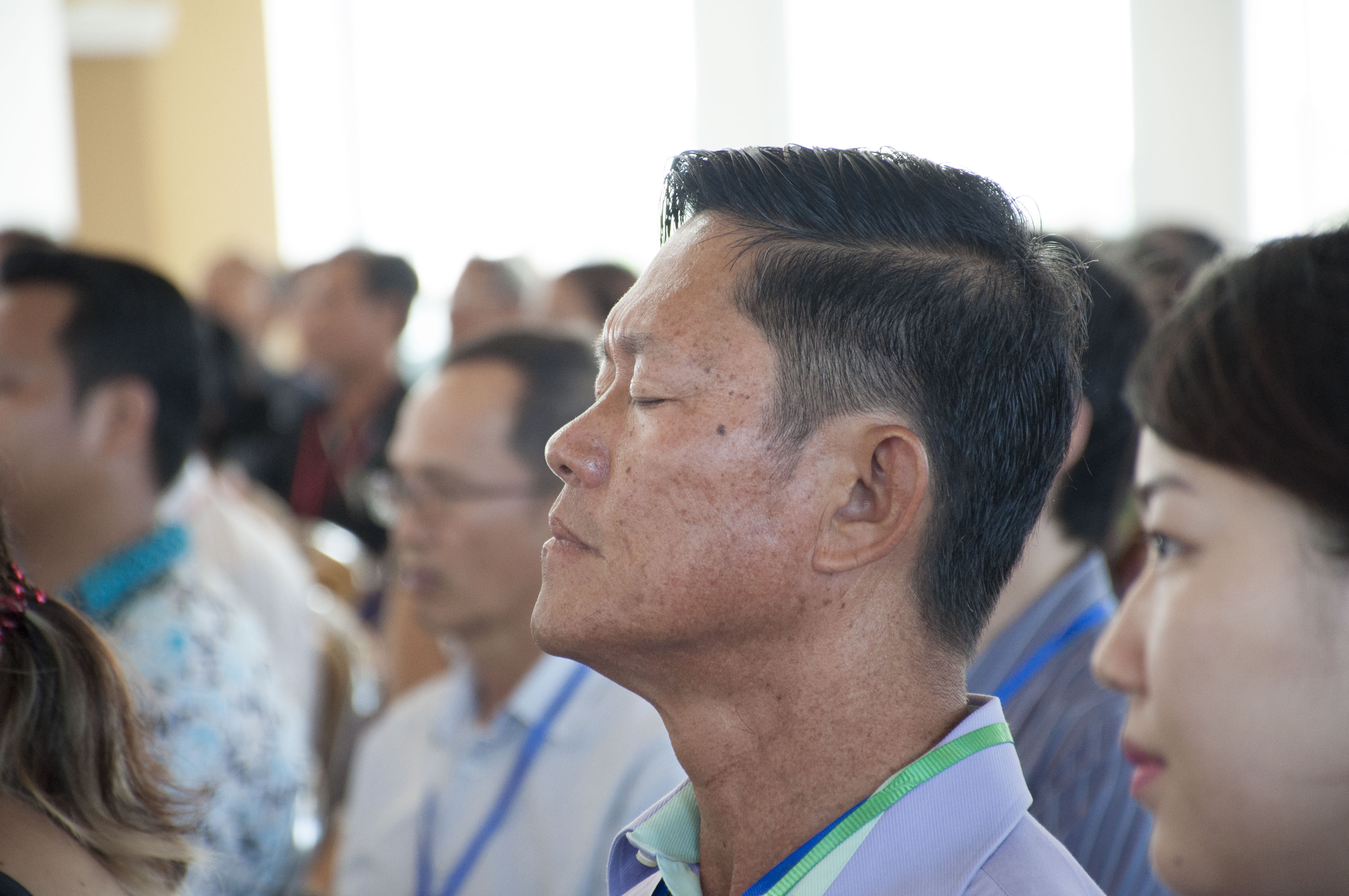 میهمانان در یک برنامۀ نیایش شامل دعا و مناجات، قطعاتی از آثار مقدسه و سرود شرکت کردند.