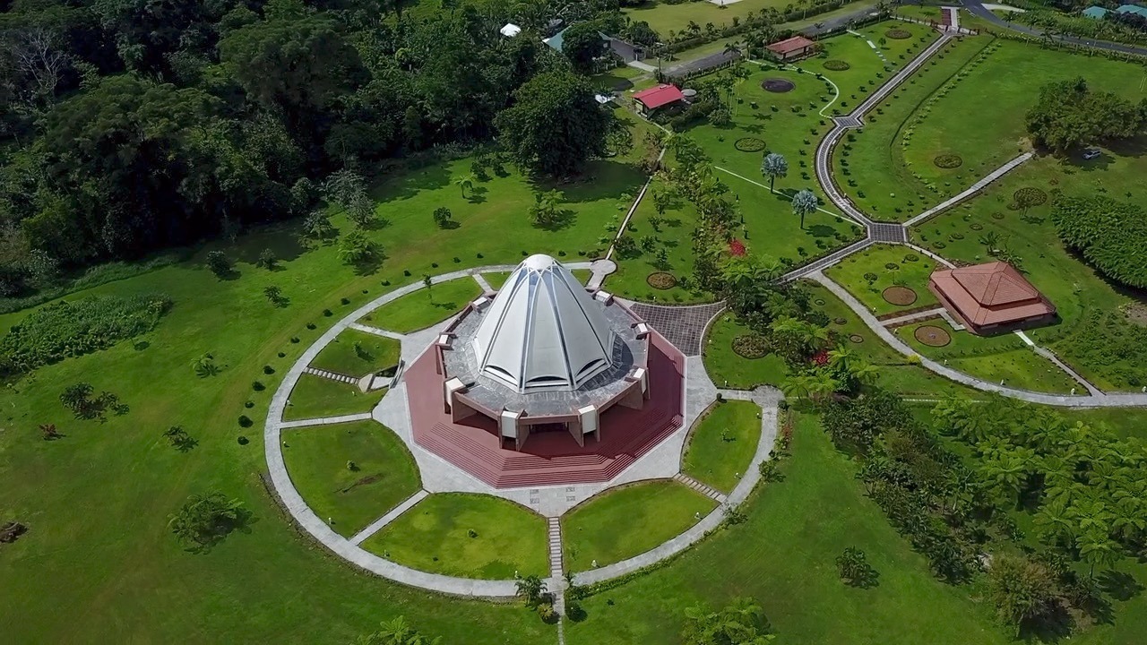 In the company of Samoan Princess ‘Tusi Faalupega and the Deputy Prime Minister Afioga Fiame Naomi Mataafa, several hundred people gathered in Apia, Samoa in commemoration of the bicentenary.