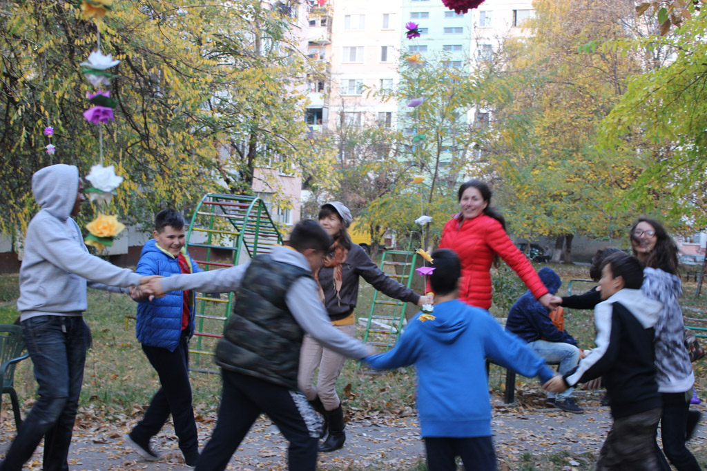 Children celebrate the 200th anniversary of the birth of Baha’u’llah in Moldova