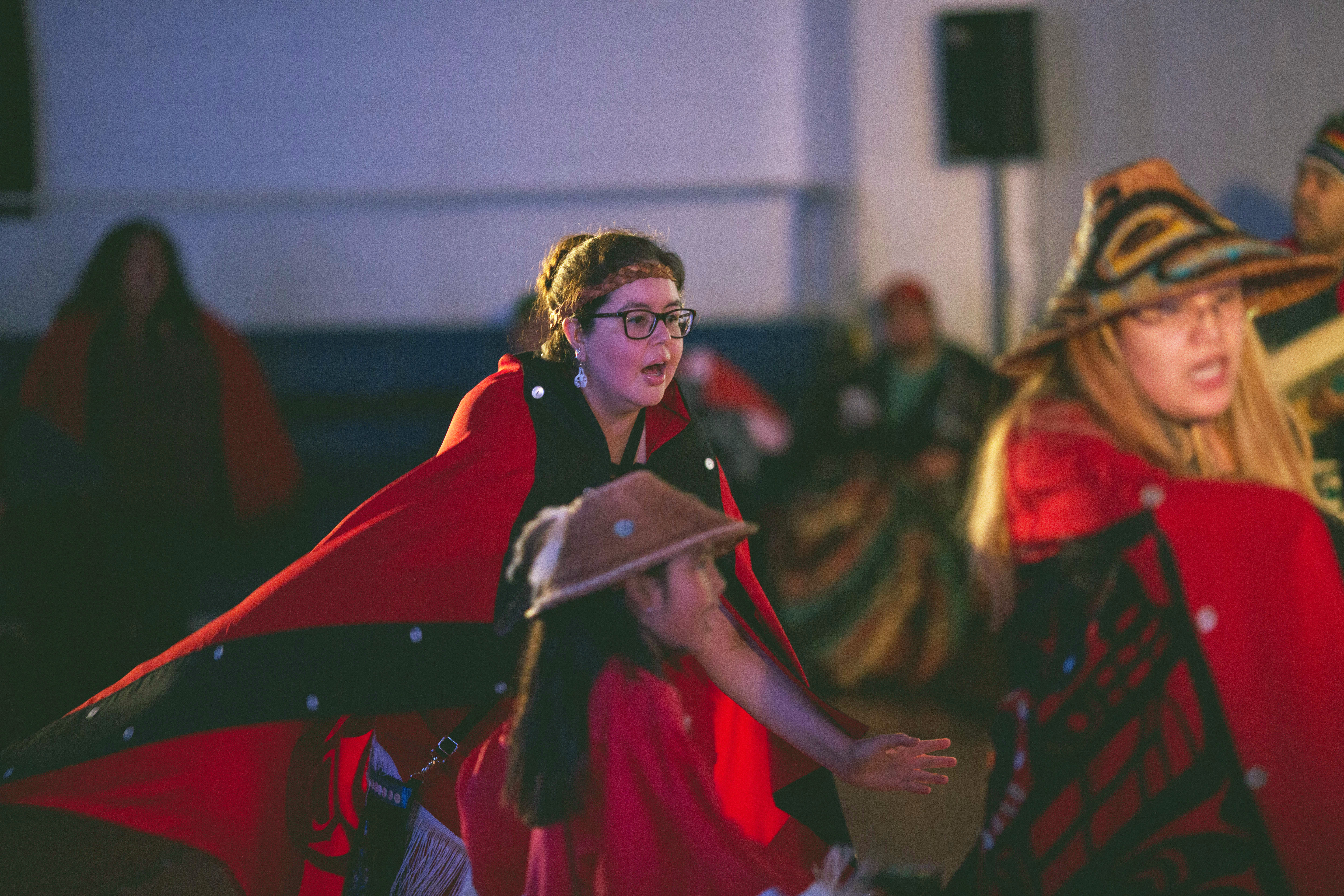 Musique et danse traditionnelles faisaient partie d’une célébration du bicentenaire de la naissance de Bahá’u’lláh à Vancouver, au Canada