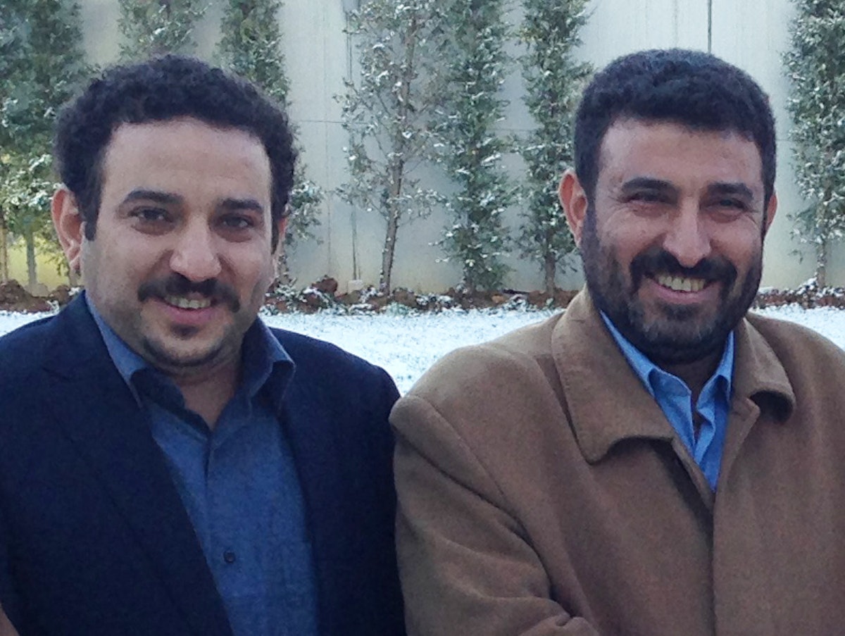 آقایان اکرم عیاش (سمت چپ) و ولید عیاش (سمت راست). آقای اکرم عیاش روز گذشته در صنعا دستگیر شد. آقای ولید عیاش در آوریل ۲۰۱۷ ربوده شد.