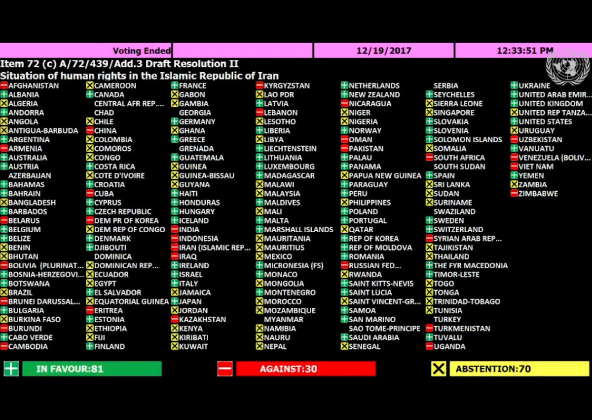 مجمع عمومی سازمان ملل برای سی‌امین بار از ایران به خاطر نقض حقوق بشر انتقاد کرد. جدول آرای اعضای سازمان ملل برای تصویب سی‌امین قطعنامه علیه ایران