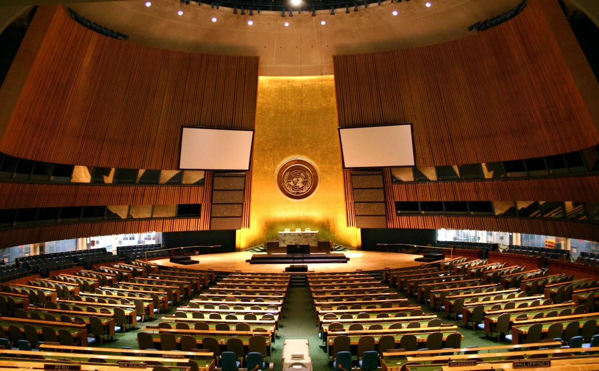 مجمع عمومی سازمان ملل برای سی‌امین بار از ایران به خاطر نقض حقوق بشر انتقاد کرد. قطعنامه‌ای که در روز سه‌شنبه توسط مجمع عمومی سازمان ملل متحد تصویب گردید ایران را به دلیل نقض حقوق بشر در ایران محکوم می‌کند. (عکس از ویکی میدیا کامنز)