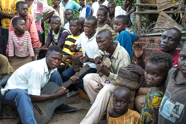 موسیقی با همۀ ابعاد زندگی در روستا آمیخته است