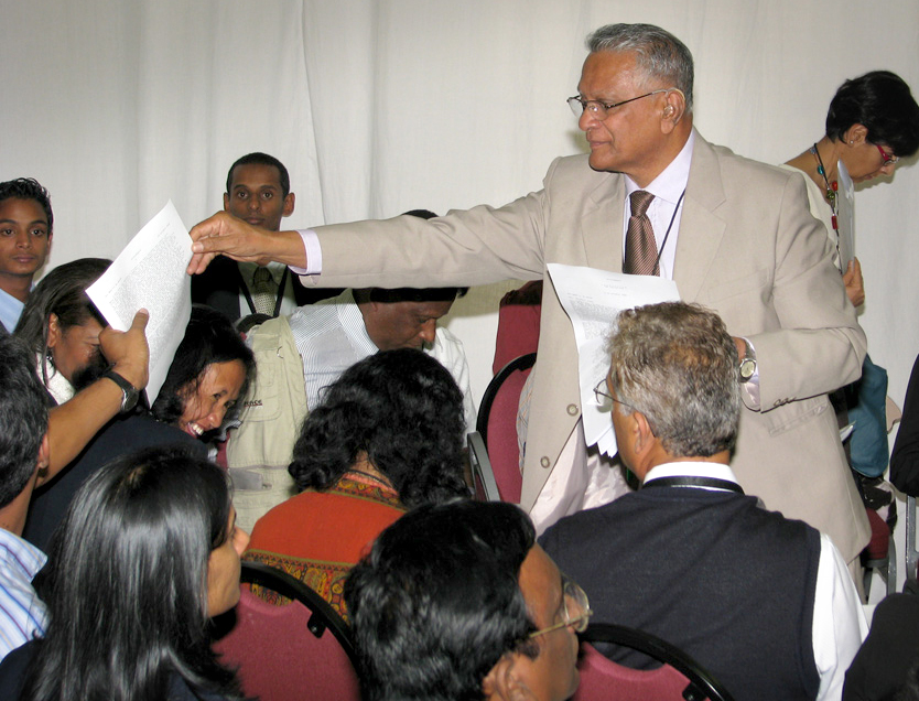 In Johannesburg, Counsellor Eddy Lutchmaya leads a workshop to study messages from the Universal House of Justice.