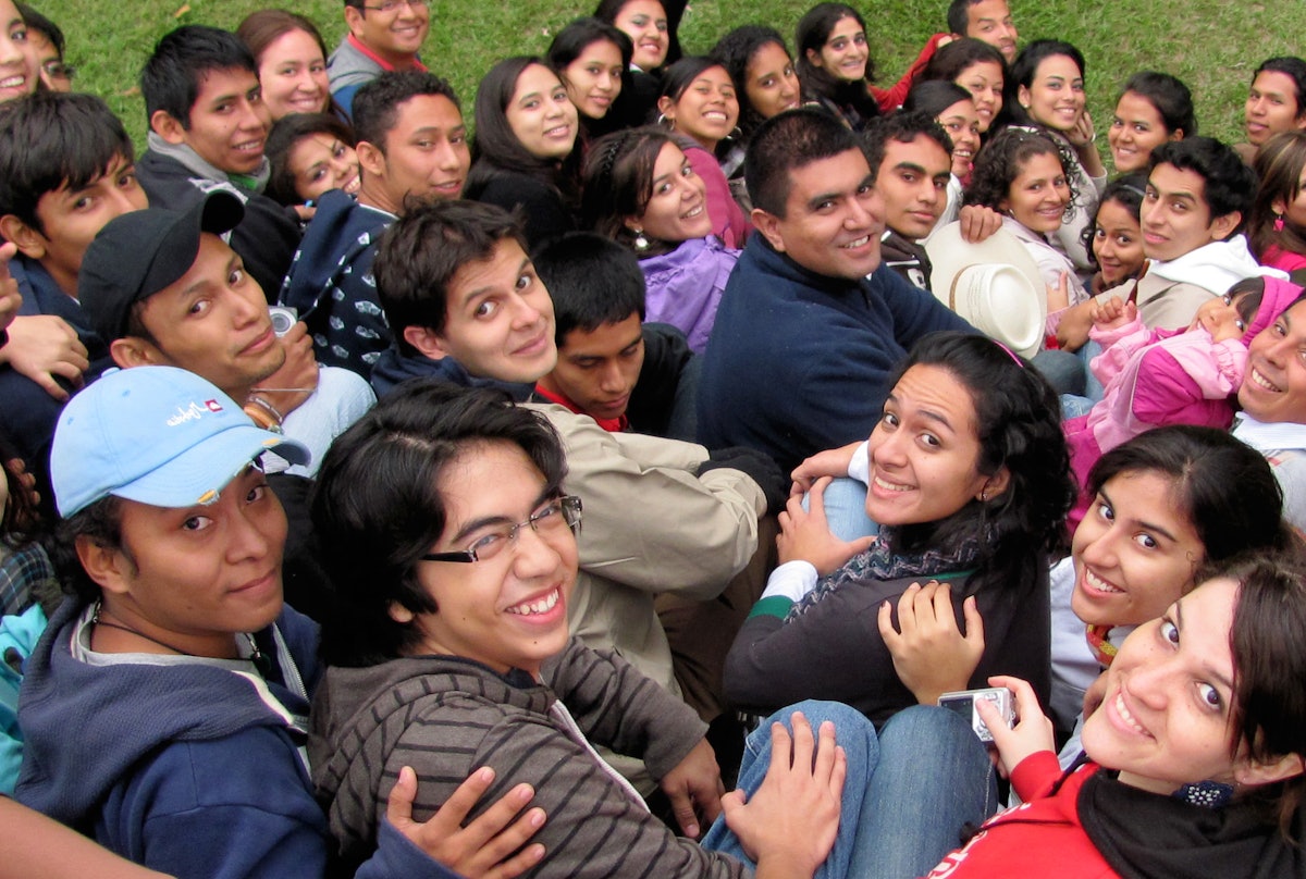 ٦۰ جوان از امریکای مرکزی در سمیناری ده روزه در هندوراس شرکت کردند. هدف این سمینار بررسی این موضوع بود که چطور می توان زندگی را بر پایۀ اصولی که از علم و دین هر دو الهام گرفته، بنا کرد. (عکس توسط آندره شهیدی نژاد)