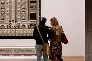 ویدیو: سه هنرمند بهائی از فیجی و نیوزیلند مأمور تهیۀ این قطعات هنری برای نمایشگاهی در گالری هنری کوئینزلند بودند. این فیلم آنها را در حال کار نشان می دهد.