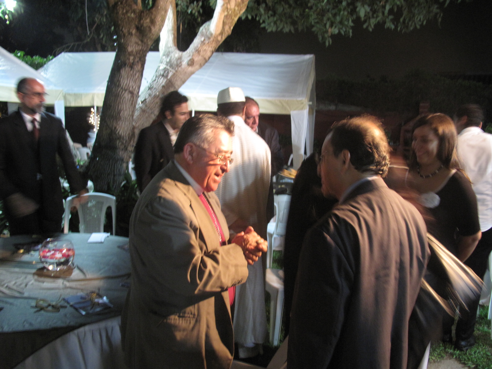 This year's national convention opened with a special program in the garden of the new Baha'i center for distinguished guests, including officials from the national government and representatives of the diplomatic corps in El Salvador, various religious communities, and other groups.