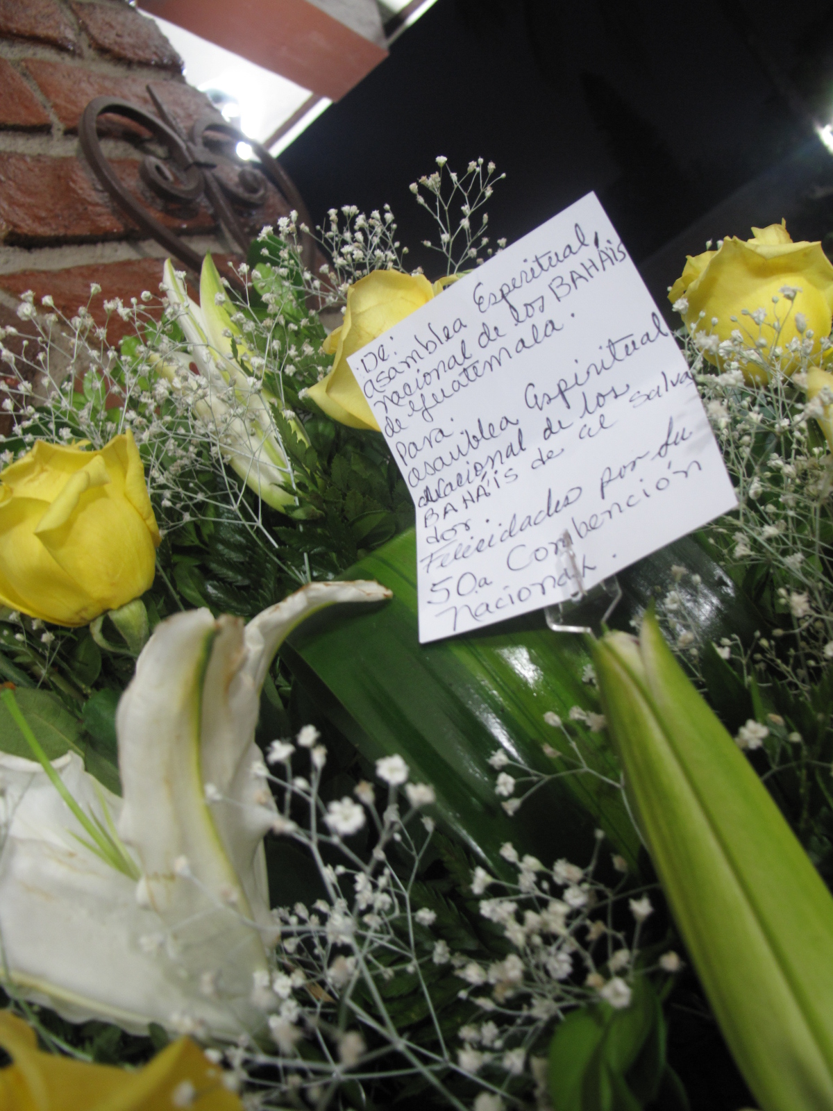 During the 50th convention, the new national Baha'i center in San Salvador was officially dedicated. The Baha’i community of neighboring Guatemala sent a beautiful congratulatory bouquet that greeted the visitors.