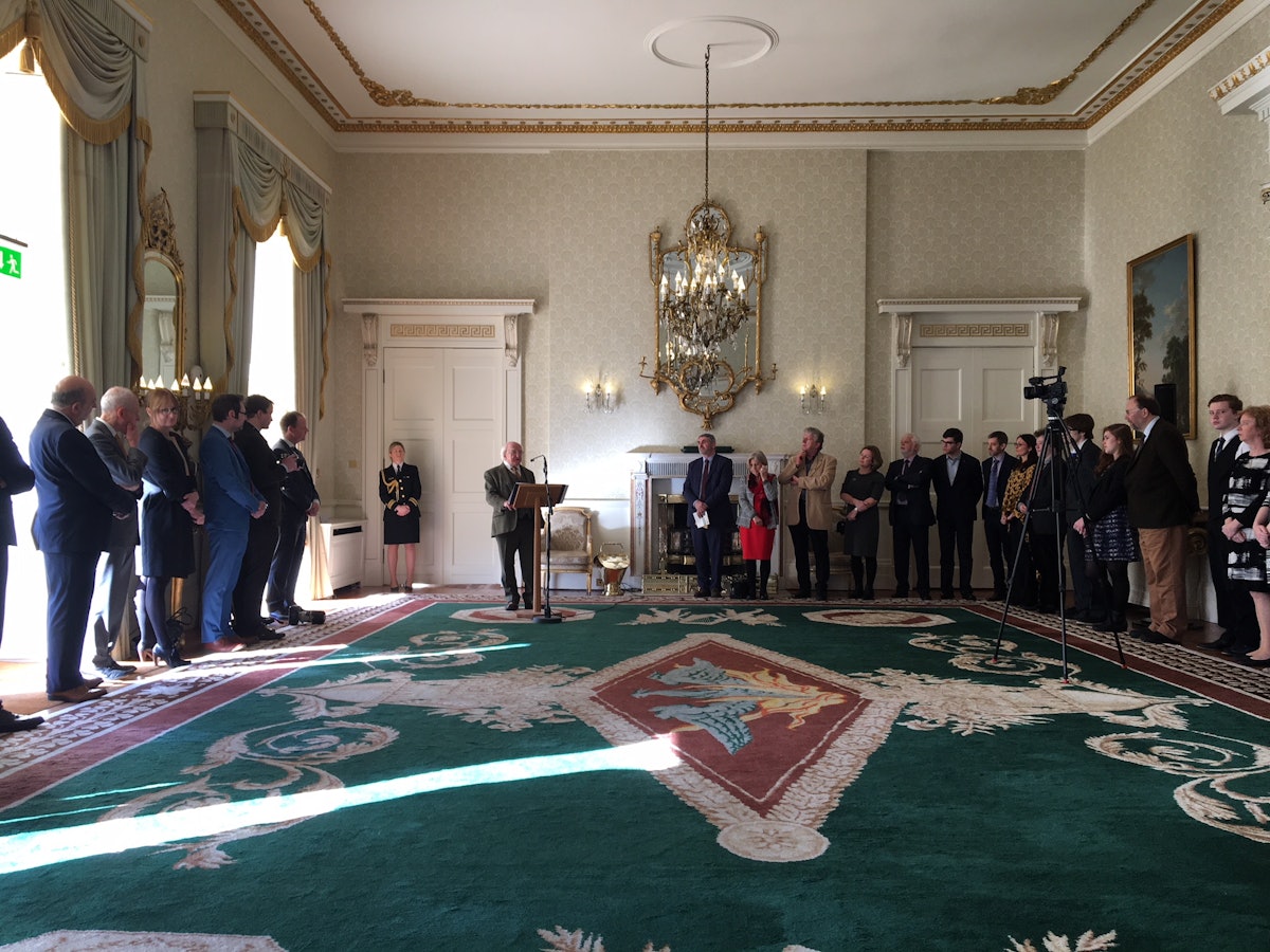 El Presidente de Irlanda se dirige a una delegación de bahá'ís.
