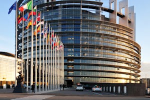 Le bâtiment du Parlement européen. Plus de 100 membres du Parlement européen et des parlements nationaux à travers l’Europe ont signé une déclaration appelant à la libération de tous les prisonniers bahá’ís yéménites. (Photo obtenue par Wikimedia Commons)