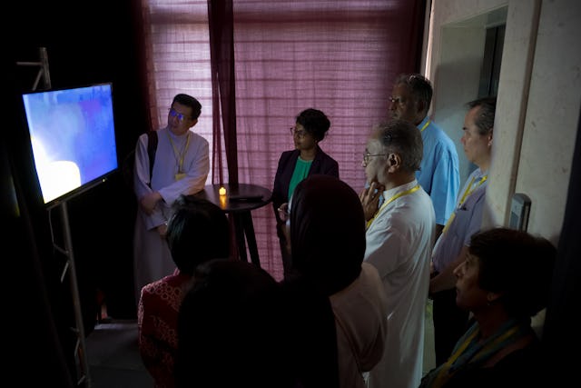 Guests at the commemoration moved through a series of “zones” in which they learned about various aspects of Baha’u’llah’s teachings and life. In zone 1, participants watched an opening video that oriented them before setting out on their journey through the exhibition.