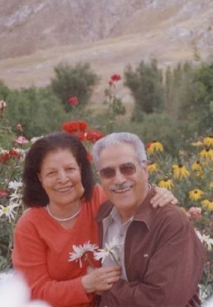 خانم اشرف خانجانی که در سن ۸۱ سالگی درگذشت، در عکسی با شوهرش، جمال‌الدین، در روزهای خوش تر.